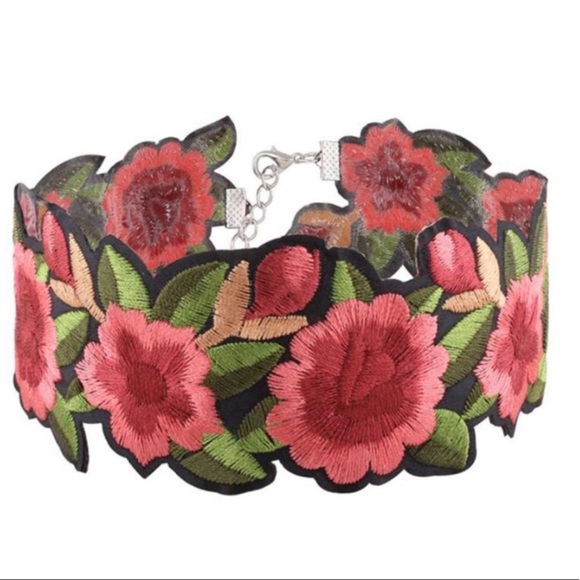 Flower boho embroidered choker necklace - Picture 4 of 5